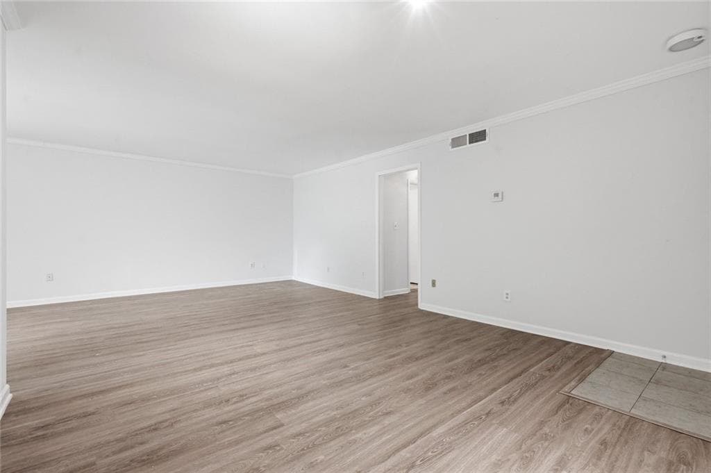 2 bedroom, 1 bathroom, 1,075 sq ft condominium for sale at 1111 Clairemont Avenue B6, Decatur, GA 30030 — photo 6