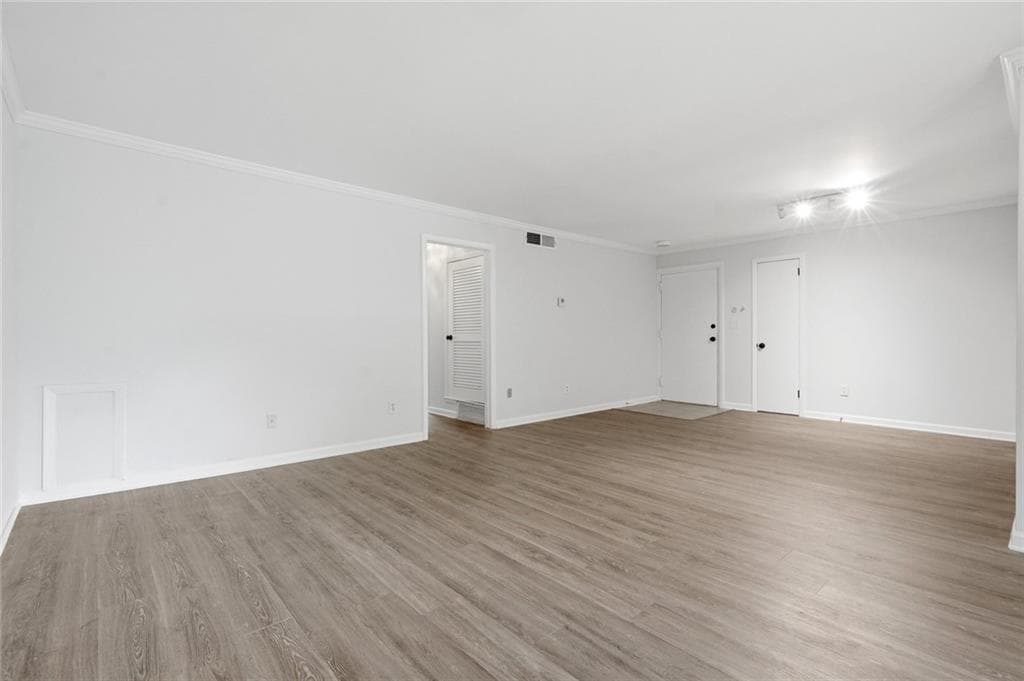 2 bedroom, 1 bathroom, 1,075 sq ft condominium for sale at 1111 Clairemont Avenue B6, Decatur, GA 30030 — photo 9
