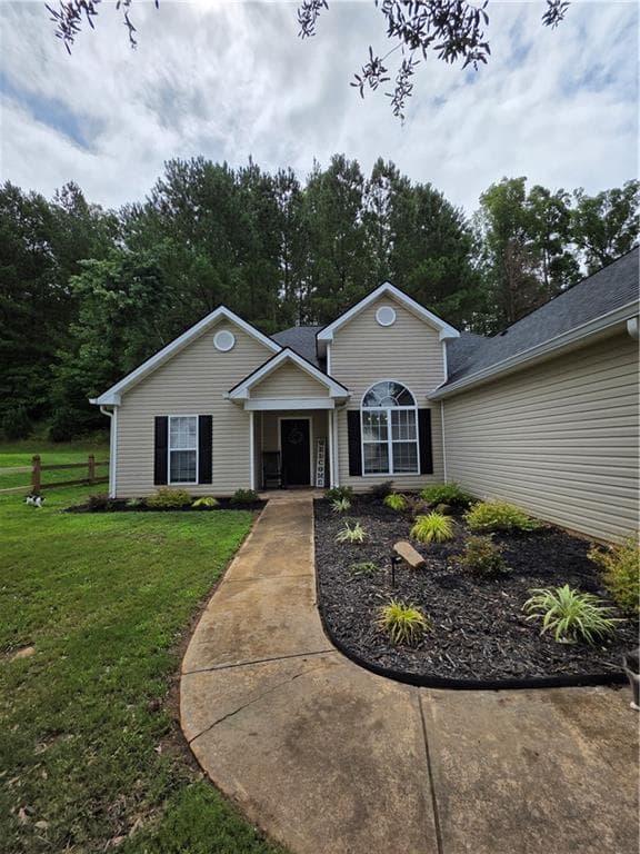 3 bedroom, 2 bathroom, 1,502 sq ft single family residence under contract at 4428 James Wade Drive, Snellville, GA 30039 — photo 3