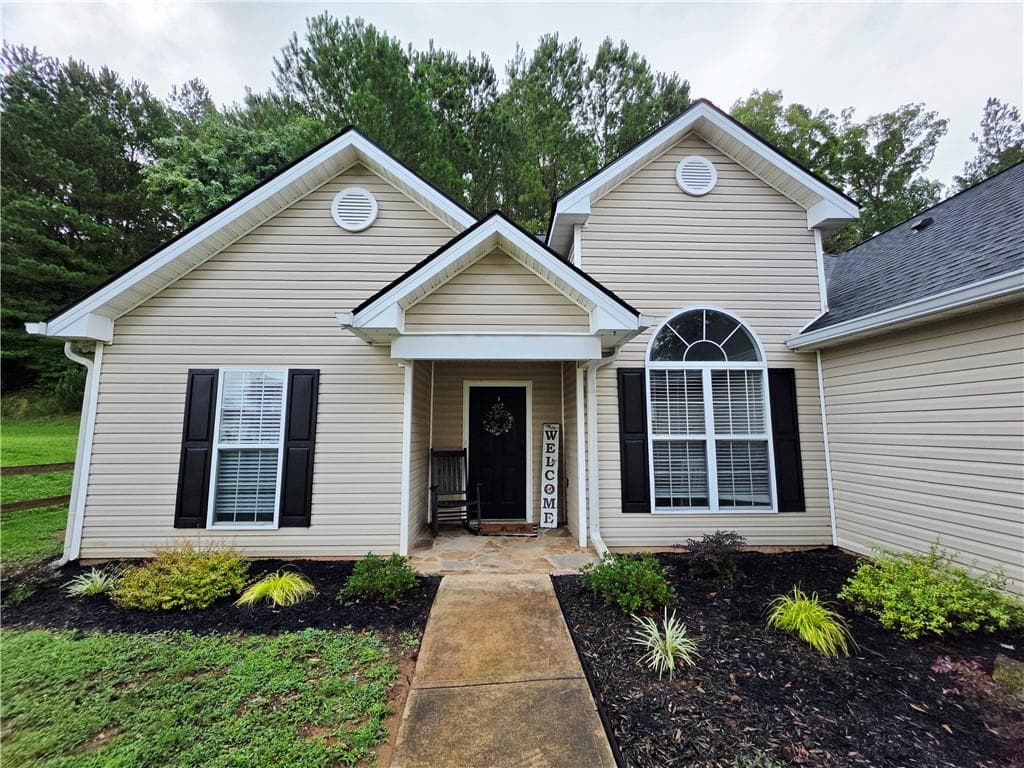 3 bedroom, 2 bathroom, 1,502 sq ft single family residence under contract at 4428 James Wade Drive, Snellville, GA 30039 — photo 4