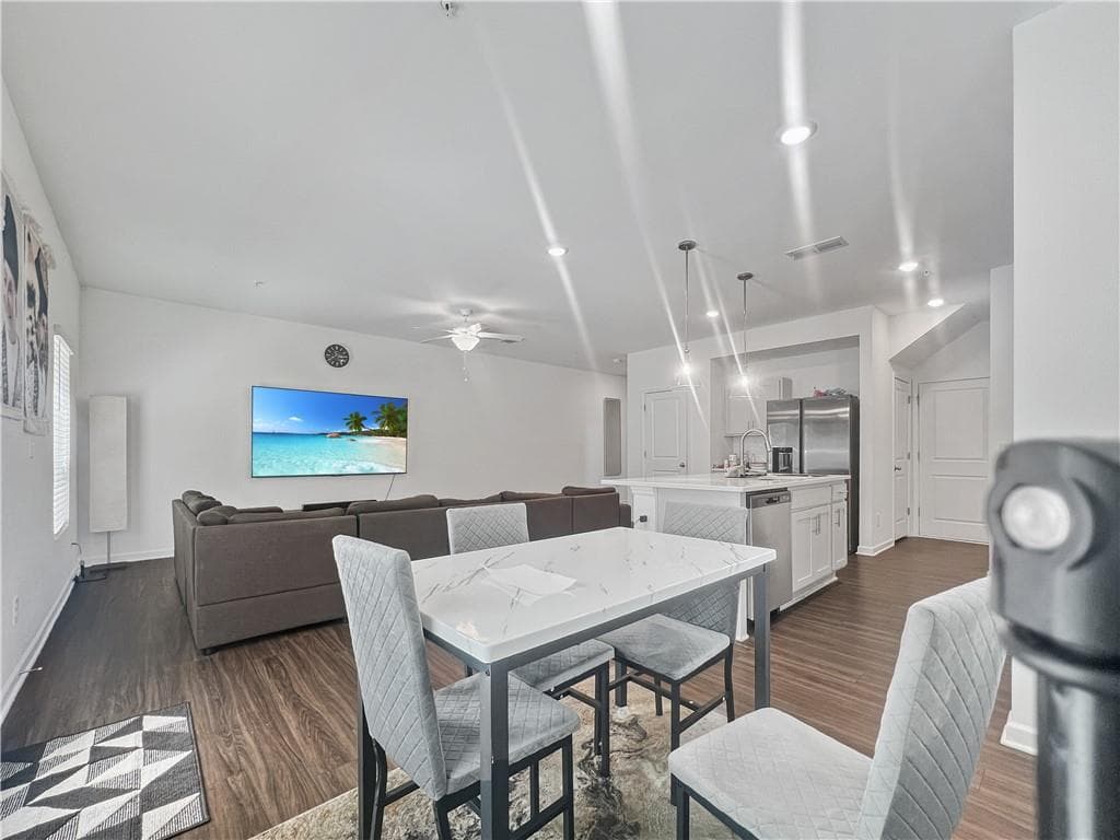 3 bedroom, 3 bathroom, 1,854 sq ft townhouse for sale at 6631 Wyndall Drive, Douglasville, GA 30135 — photo 3
