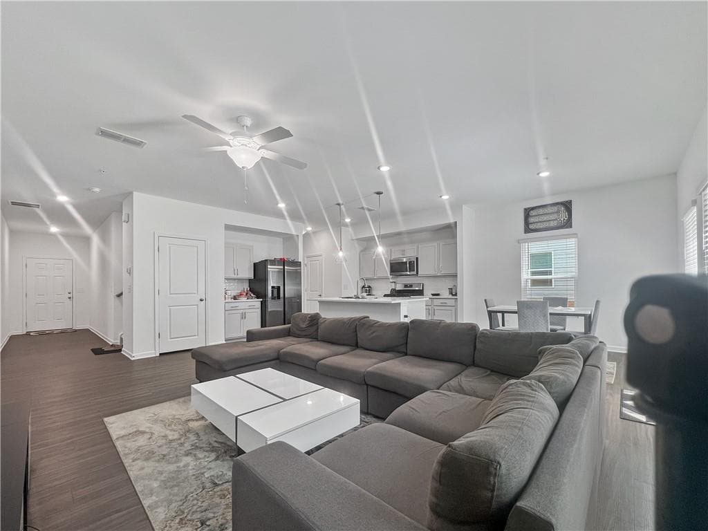 3 bedroom, 3 bathroom, 1,854 sq ft townhouse for sale at 6631 Wyndall Drive, Douglasville, GA 30135 — photo 8