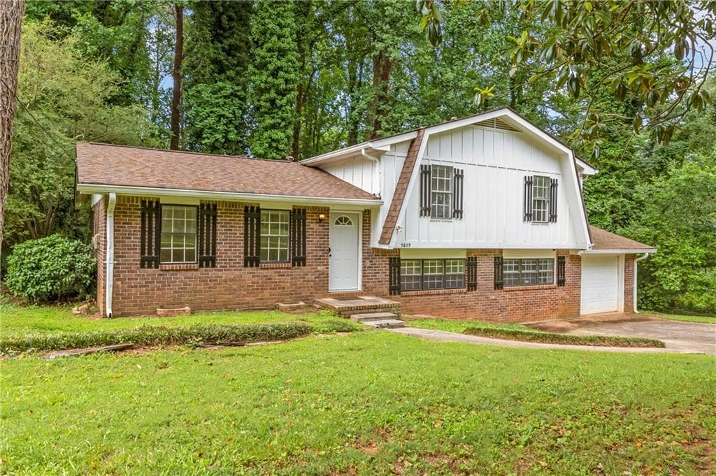 4 bedroom, 3 bathroom, 1,852 sq ft single family residence for sale at 5809 Oakleaf Way, Stone Mountain, GA 30087 — photo 2