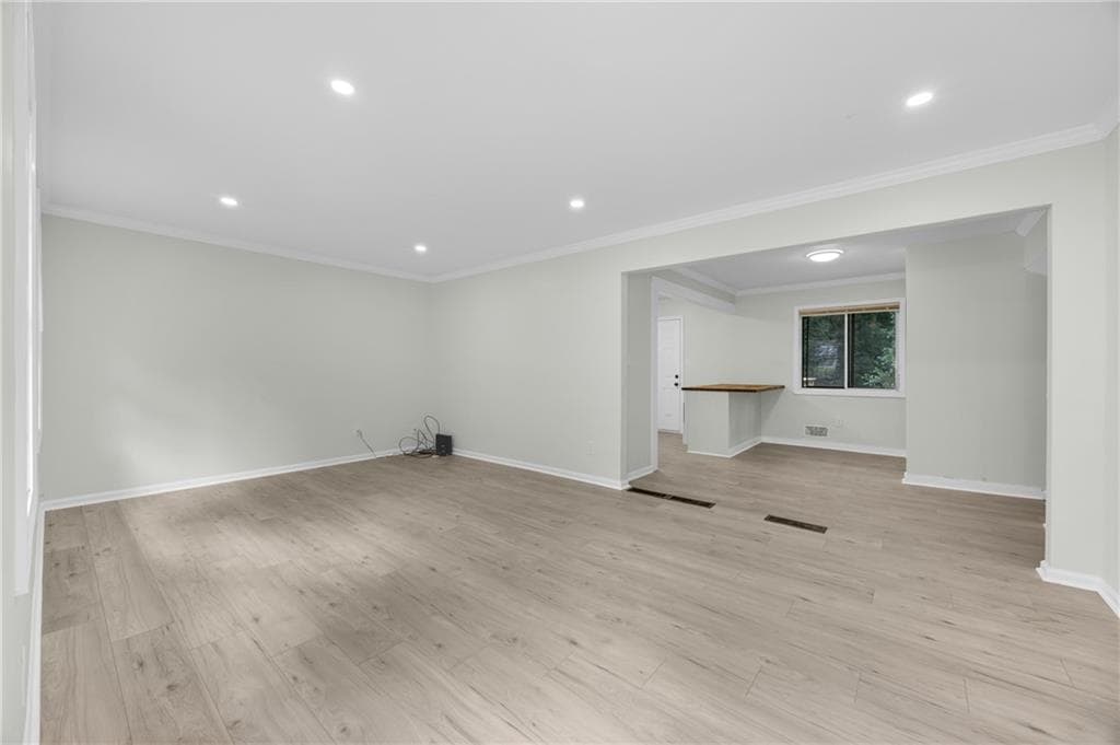 4 bedroom, 3 bathroom, 1,852 sq ft single family residence for sale at 5809 Oakleaf Way, Stone Mountain, GA 30087 — photo 6