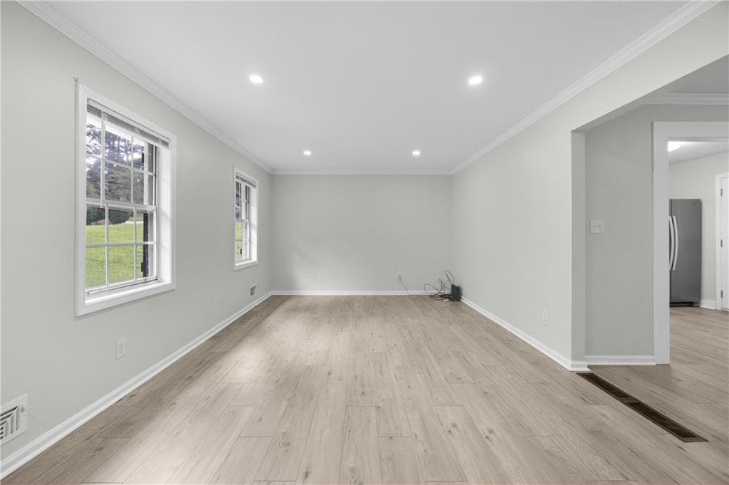 4 bedroom, 3 bathroom, 1,852 sq ft single family residence for sale at 5809 Oakleaf Way, Stone Mountain, GA 30087 — photo 7