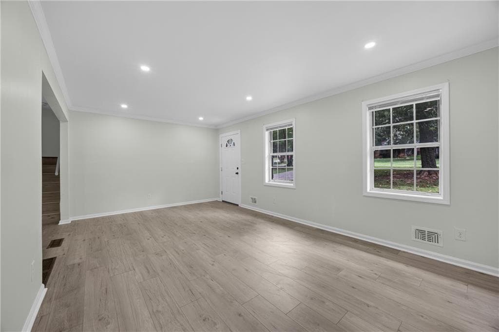 4 bedroom, 3 bathroom, 1,852 sq ft single family residence for sale at 5809 Oakleaf Way, Stone Mountain, GA 30087 — photo 4