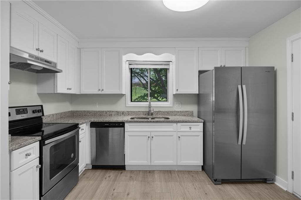 4 bedroom, 3 bathroom, 1,852 sq ft single family residence for sale at 5809 Oakleaf Way, Stone Mountain, GA 30087 — photo 10