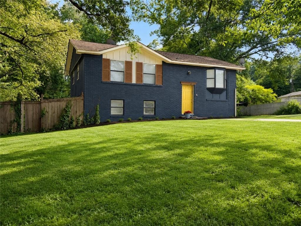5 bedroom, 2 bathroom, 1,575 sq ft single family residence under contract at 226 STAYMAN Drive, Riverdale, GA 30274 — photo 3