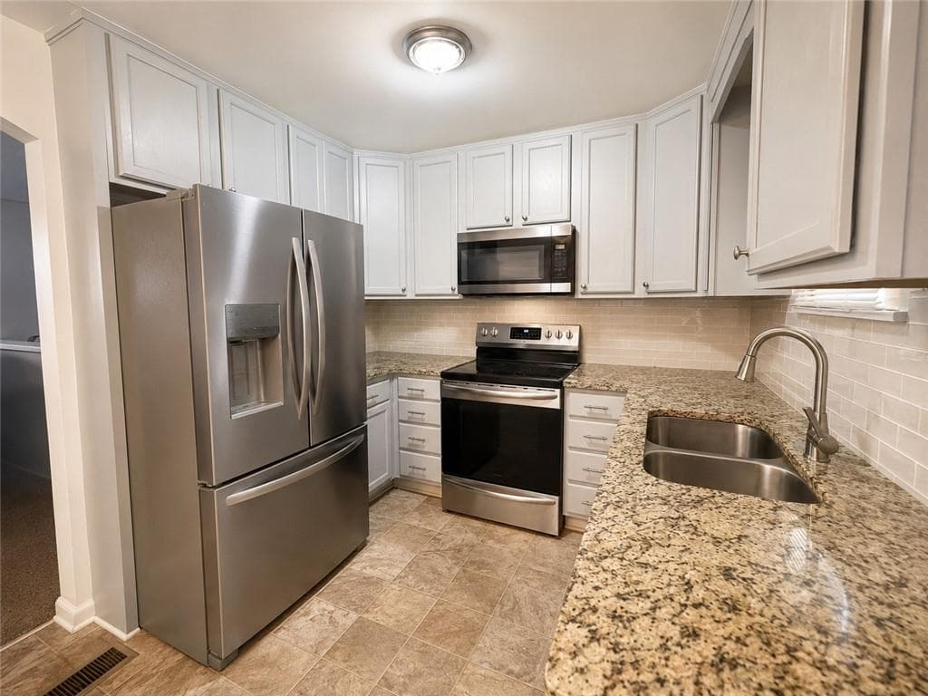 5 bedroom, 2 bathroom, 1,575 sq ft single family residence under contract at 226 STAYMAN Drive, Riverdale, GA 30274 — photo 8