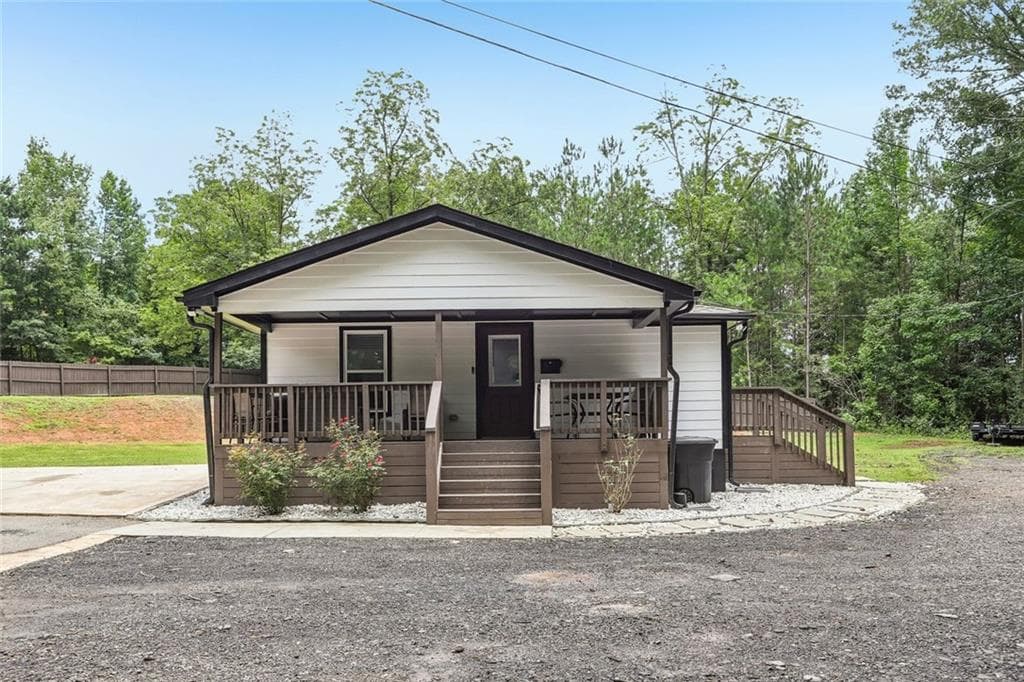 2 bedroom, 1 bathroom, 752 sq ft single family residence for sale at 1111 Flippen Road, Stockbridge, GA 30281