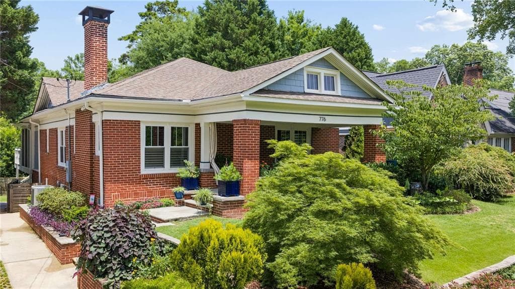 4 bedroom, 3 bathroom, 2,099 sq ft single family residence for sale at 776 Yorkshire Road, Atlanta, GA 30306 — photo 2