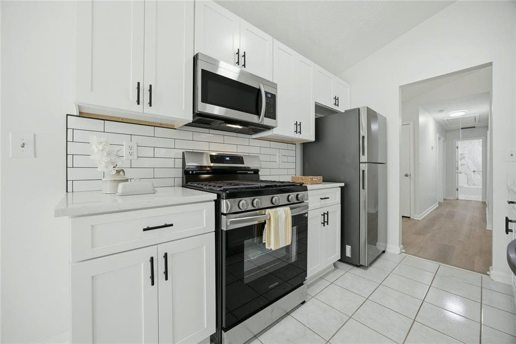 3 bedroom, 2 bathroom, 1,468 sq ft single family residence under contract at 10855 Mortons Circle, Johns Creek, GA 30022 — photo 2