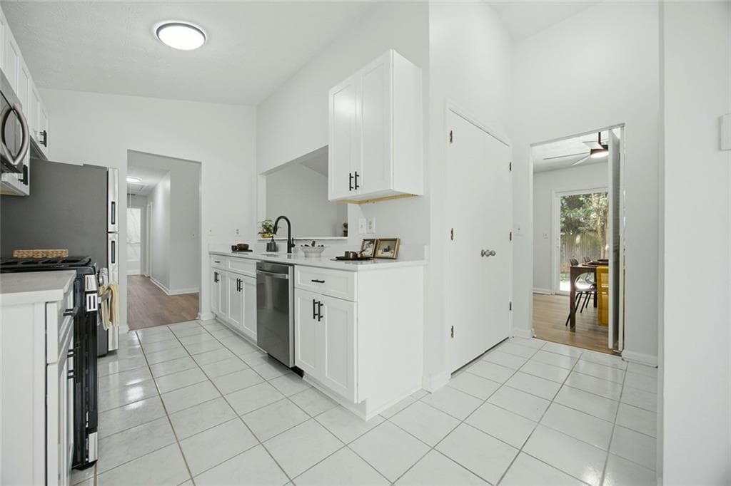 3 bedroom, 2 bathroom, 1,468 sq ft single family residence under contract at 10855 Mortons Circle, Johns Creek, GA 30022 — photo 3
