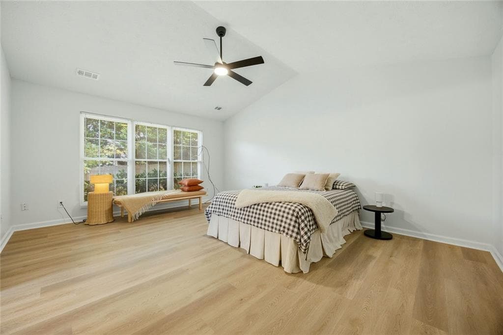 3 bedroom, 2 bathroom, 1,468 sq ft single family residence under contract at 10855 Mortons Circle, Johns Creek, GA 30022 — photo 5