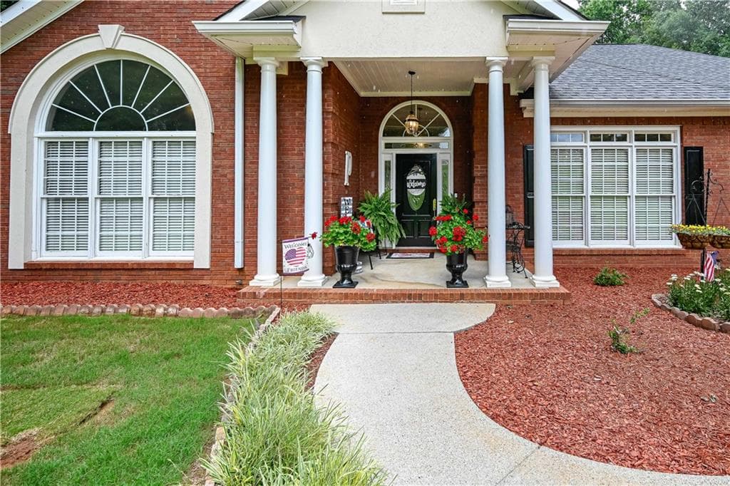 4 bedroom, 4 bathroom, 3,305 sq ft single family residence under contract at 8227 Farmington Lane, Winston, GA 30187 — photo 2
