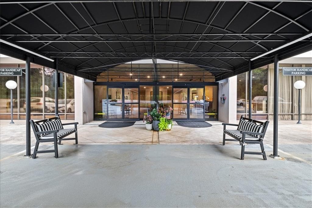 2 bedroom, 2 bathroom, 1,582 sq ft condominium for sale at 3530 Piedmont Road 7K, Atlanta, GA 30305 — photo 2
