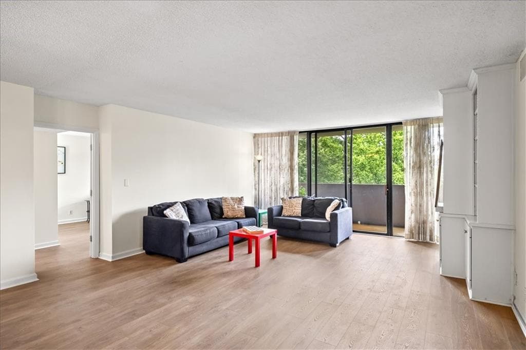 2 bedroom, 2 bathroom, 1,582 sq ft condominium for sale at 3530 Piedmont Road 7K, Atlanta, GA 30305 — photo 3
