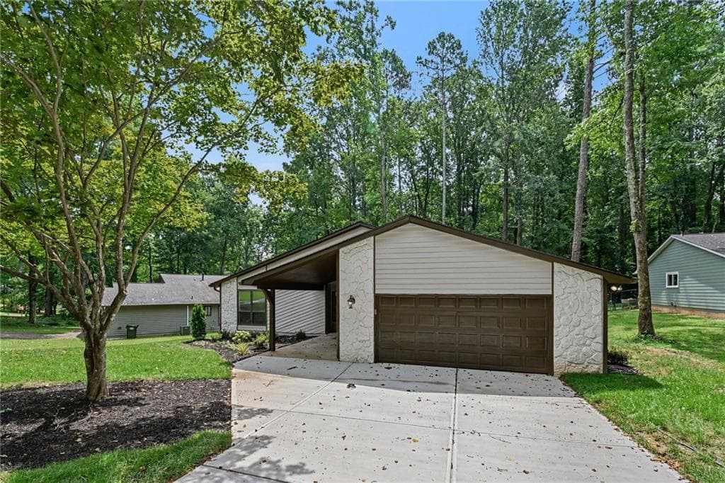 3 bedroom, 2 bathroom, 2,378 sq ft single family residence for sale at 1215 Wade Green Circle, Acworth, GA 30102 — photo 2
