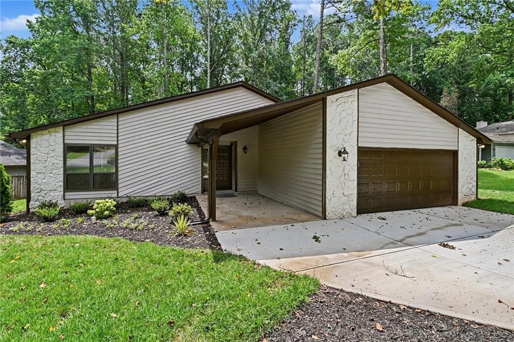 3 bedroom, 2 bathroom, 2,378 sq ft single family residence for sale at 1215 Wade Green Circle, Acworth, GA 30102 — photo 3