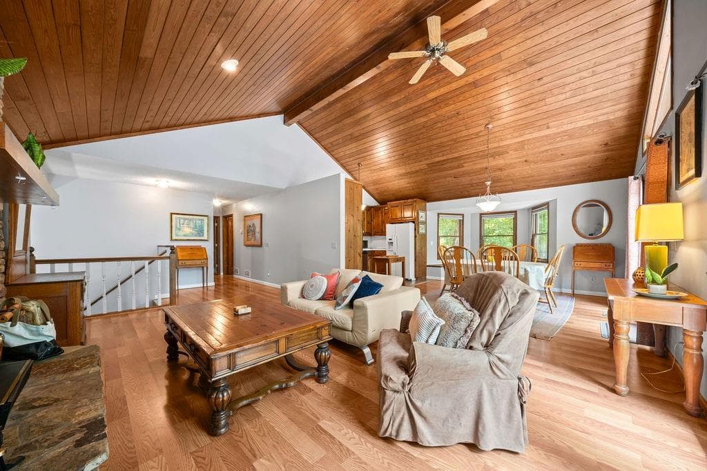 2 bedroom, 3 bathroom, 2,066 sq ft single family residence under contract at 166 Lake View Trace, Jasper, GA 30143 — photo 9