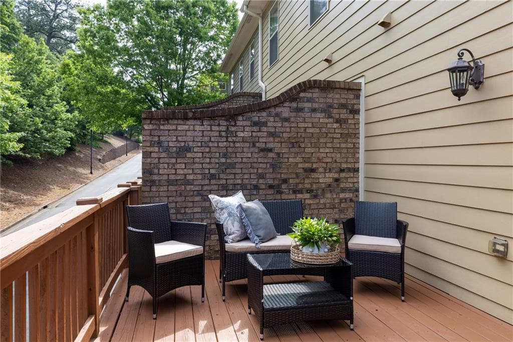 3 bedroom, 4 bathroom, 1,975 sq ft townhouse for sale at 7280 Glisten Avenue, Atlanta, GA 30328 — photo 7