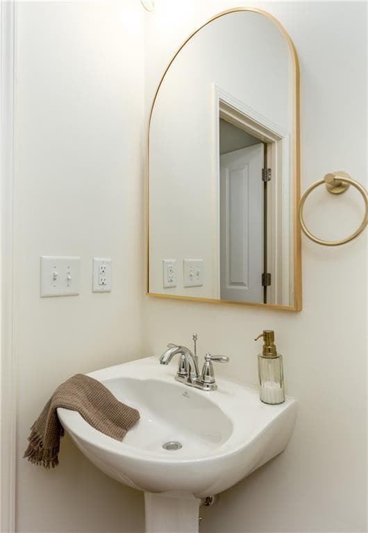 3 bedroom, 4 bathroom, 1,975 sq ft townhouse for sale at 7280 Glisten Avenue, Atlanta, GA 30328 — photo 9