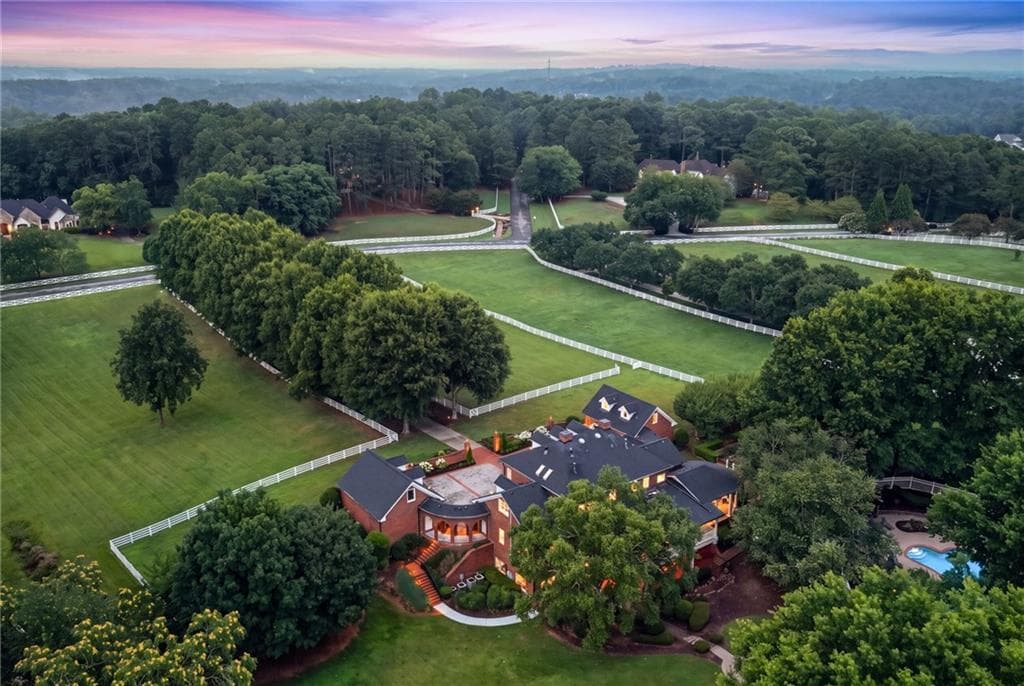 9 bedroom, 8 bathroom, 9,166 sq ft single family residence under contract at 555 Tullamore Way, Milton, GA 30004 — photo 3