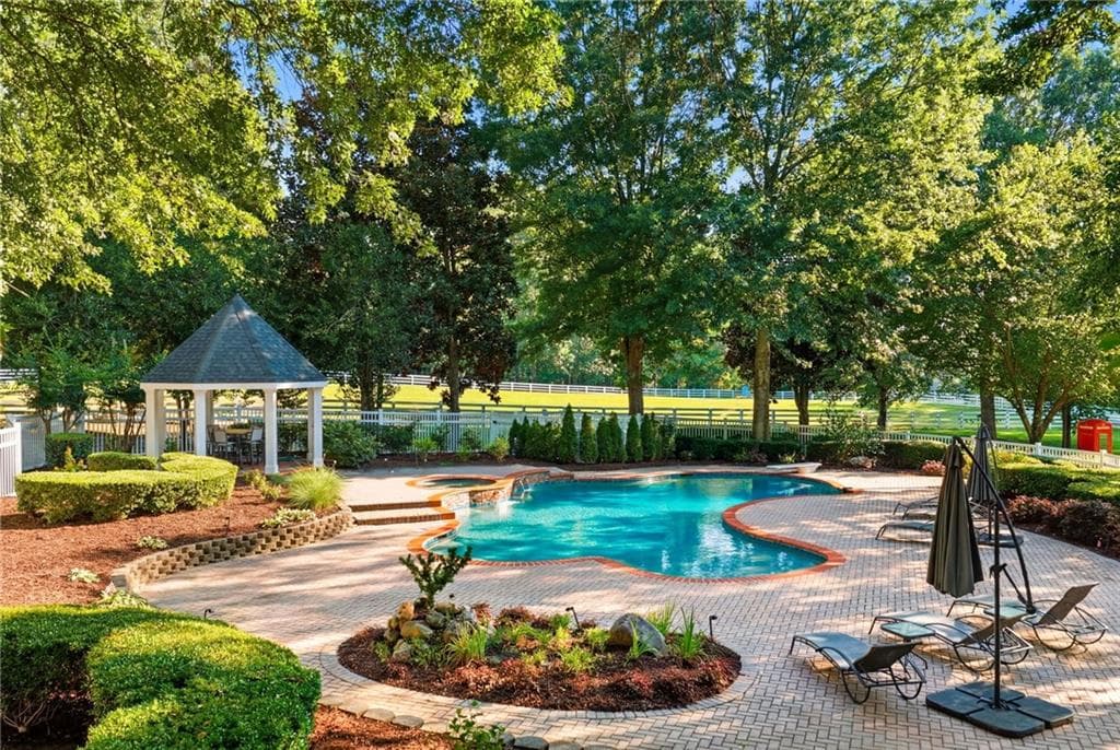 9 bedroom, 8 bathroom, 9,166 sq ft single family residence under contract at 555 Tullamore Way, Milton, GA 30004 — photo 5