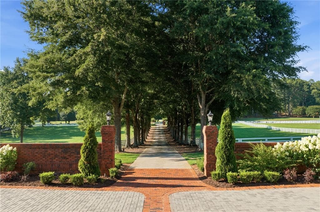 9 bedroom, 8 bathroom, 9,166 sq ft single family residence under contract at 555 Tullamore Way, Milton, GA 30004 — photo 4