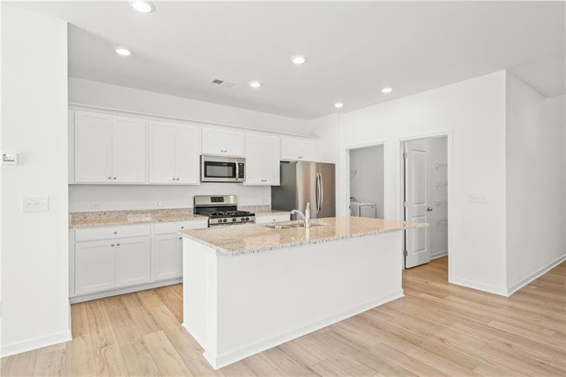 6 bedroom, 3 bathroom, 2,532 sq ft single family residence for rent at 1588 Hay Patch Lane, Loganville, GA 30052 for $2,450 a month — photo 6