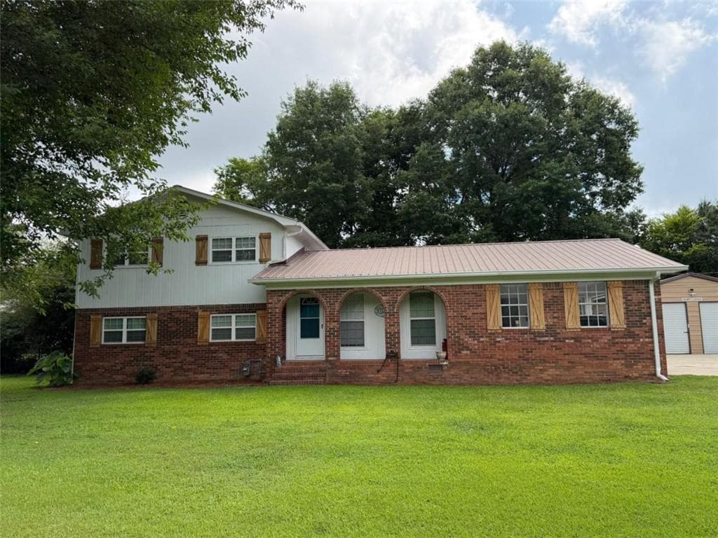 5 bedroom, 2 bathroom, 1,672 sq ft single family residence for sale at 797 Mays Bridge Road, Rome, GA 30165