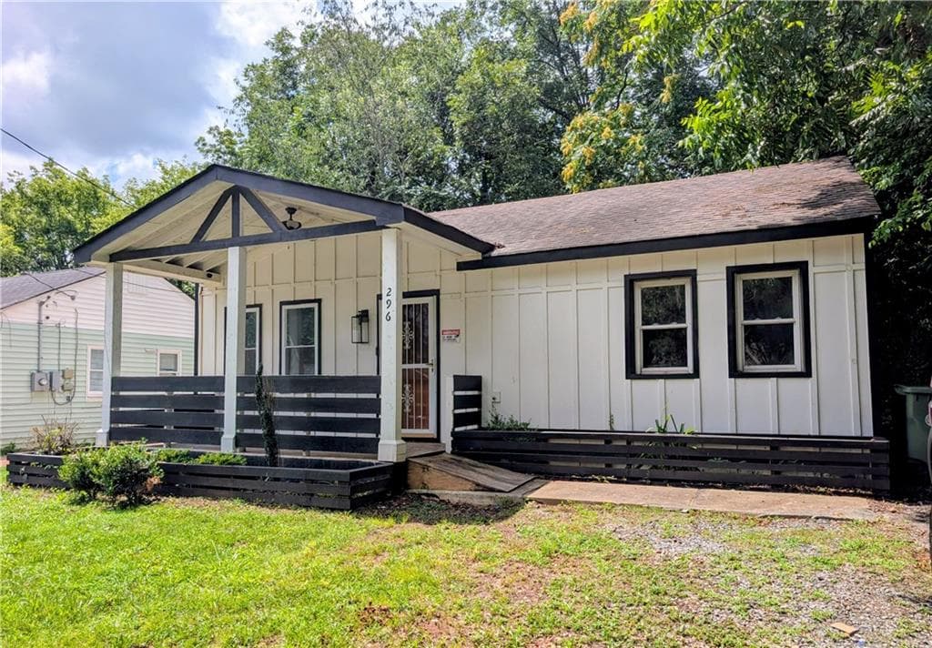 3 bedroom, 2 bathroom, 988 sq ft single family residence for sale at 296 Thornton Street, Atlanta, GA 30315