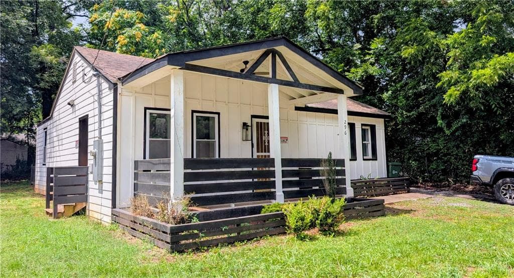 3 bedroom, 2 bathroom, 988 sq ft single family residence for sale at 296 Thornton Street, Atlanta, GA 30315 — photo 2