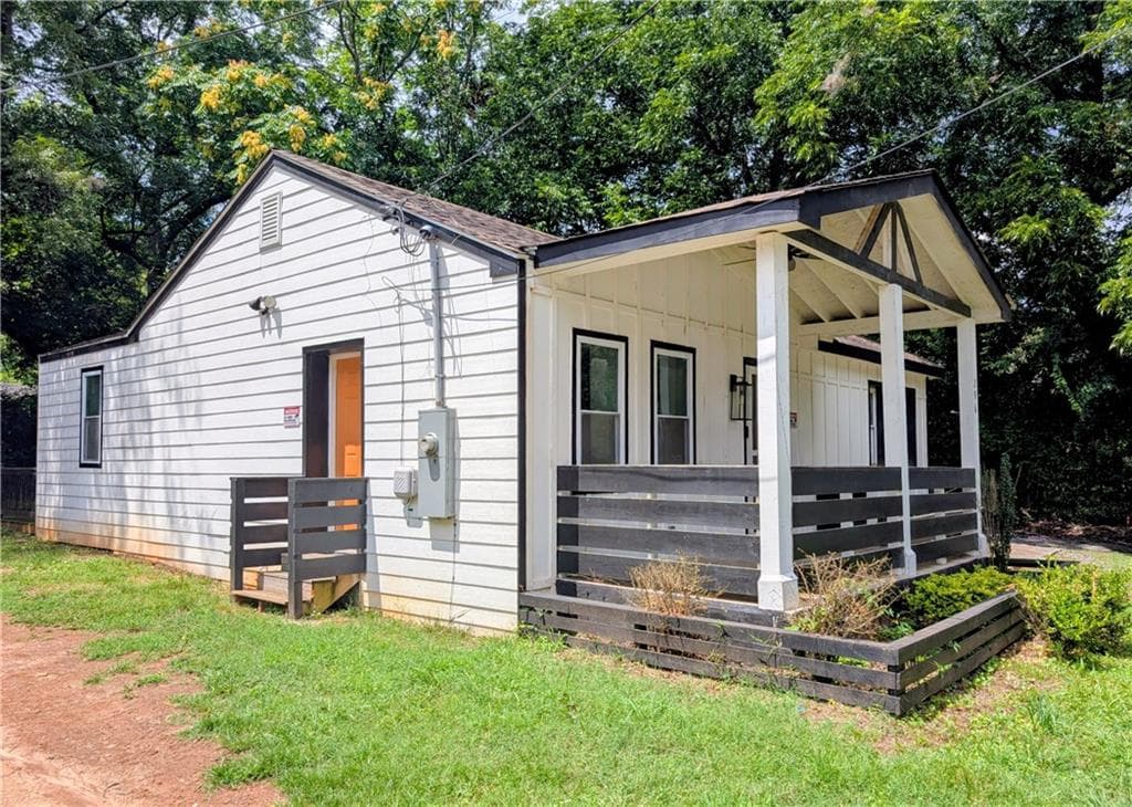 3 bedroom, 2 bathroom, 988 sq ft single family residence for sale at 296 Thornton Street, Atlanta, GA 30315 — photo 3