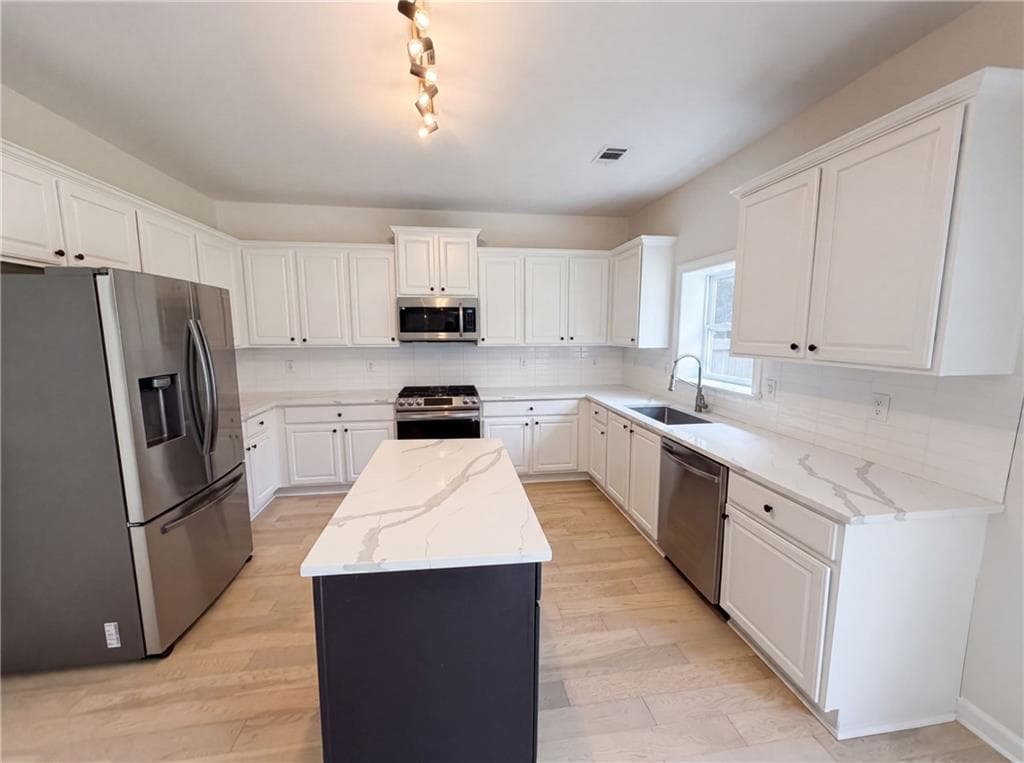 4 bedroom, 2 bathroom, 2,958 sq ft single family residence for sale at 3718 Park Hill Circle, Loganville, GA 30052 — photo 2