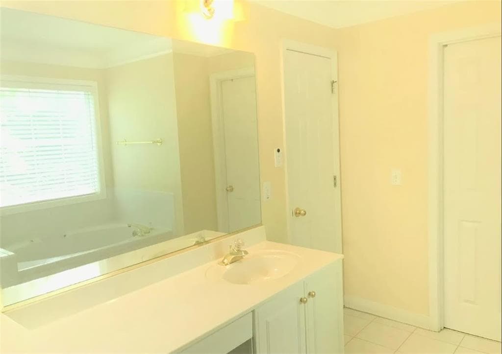 4 bedroom, 3 bathroom, 2,300 sq ft single family residence for rent at 10070 Lauren Hall Court, Alpharetta, GA 30022 for $3,000 a month — photo 4