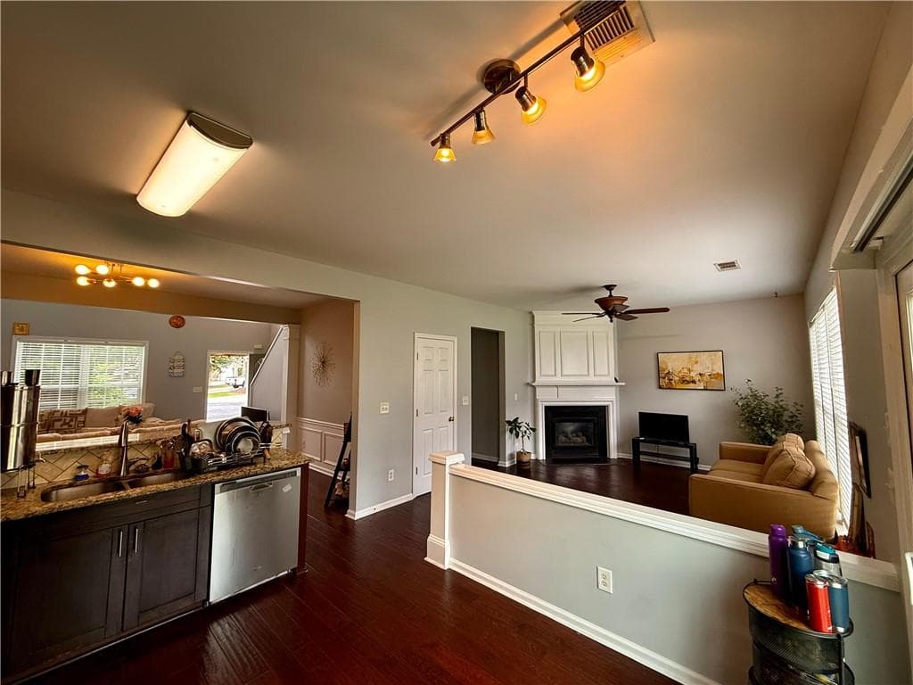3 bedroom, 3 bathroom, 1,364 sq ft townhouse for sale at 3087 Commonwealth Way, Alpharetta, GA 30004 — photo 4