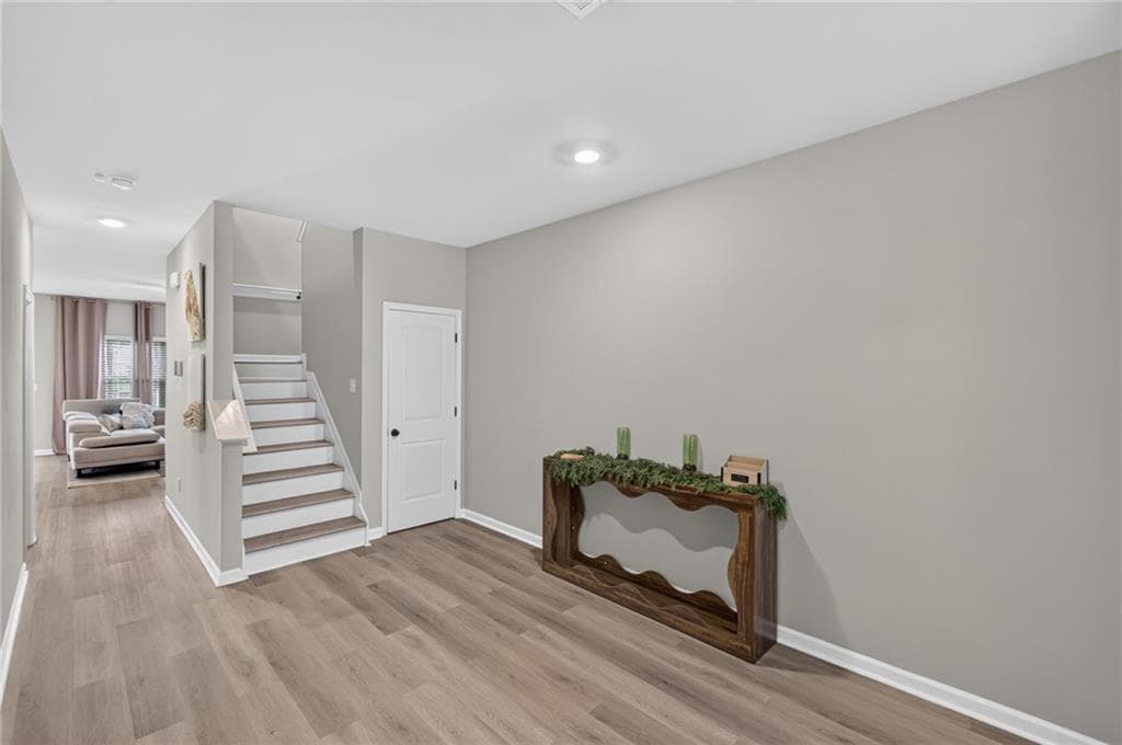 3 bedroom, 3 bathroom, 1,716 sq ft townhouse for sale at 7110 Chara Lane, Atlanta, GA 30331 — photo 4