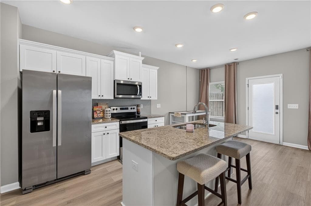 3 bedroom, 3 bathroom, 1,716 sq ft townhouse for sale at 7110 Chara Lane, Atlanta, GA 30331 — photo 6