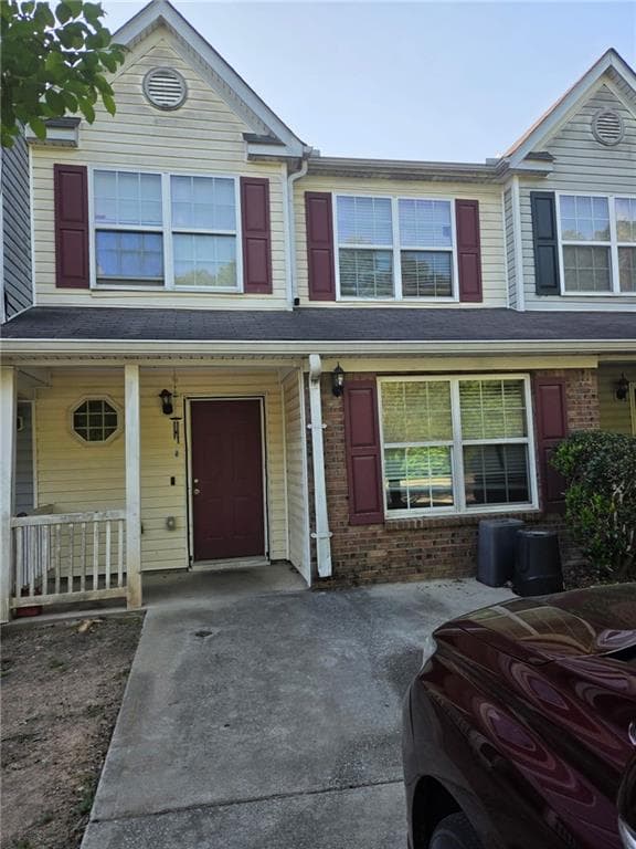 4 bedroom, 3 bathroom, 1,668 sq ft townhouse for rent at 550 Parkway Road, Union City, GA 30291 for $1,750 a month — photo 1 of 4