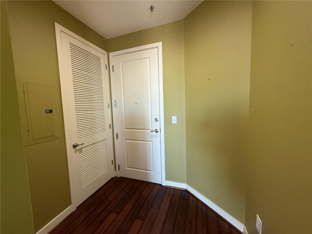 2 bedroom, 2 bathroom, 1,135 sq ft condominium for sale at 565 Peachtree Street 1811, Atlanta, GA 30308 — photo 3