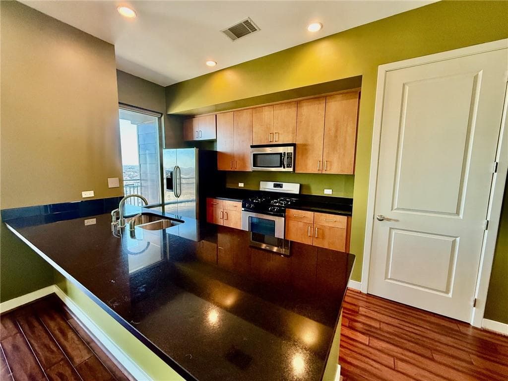 2 bedroom, 2 bathroom, 1,135 sq ft condominium for sale at 565 Peachtree Street 1811, Atlanta, GA 30308 — photo 5