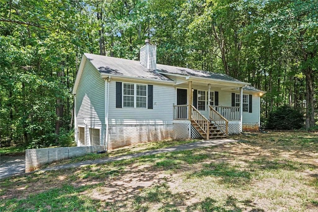 3 bedroom, 2 bathroom, 1,988 sq ft single family residence for sale at 240 Spring Circle, Senoia, GA 30276 — photo 2