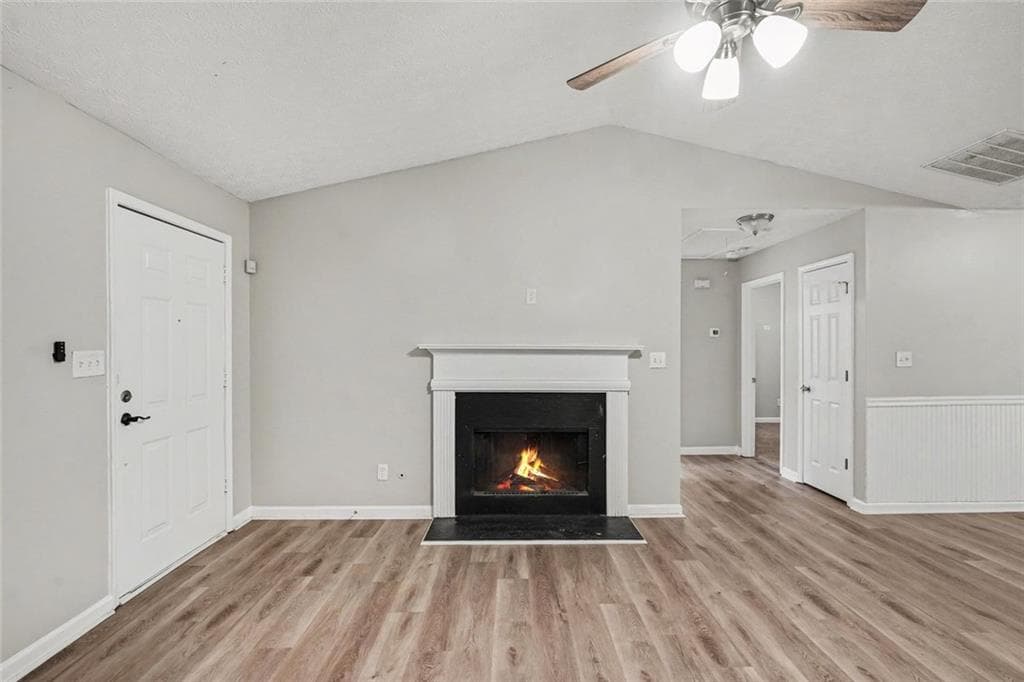 3 bedroom, 2 bathroom, 1,988 sq ft single family residence for sale at 240 Spring Circle, Senoia, GA 30276 — photo 6