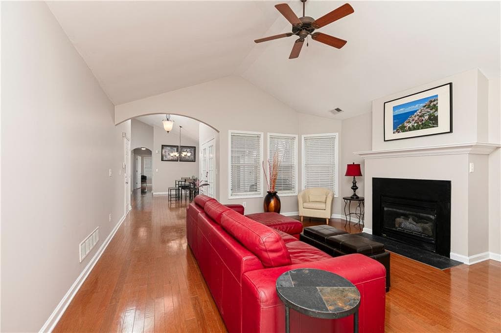 2 bedroom, 2 bathroom, 1,444 sq ft single family residence for sale at 5011 Kathryn Glen Drive, Acworth, GA 30101 — photo 4