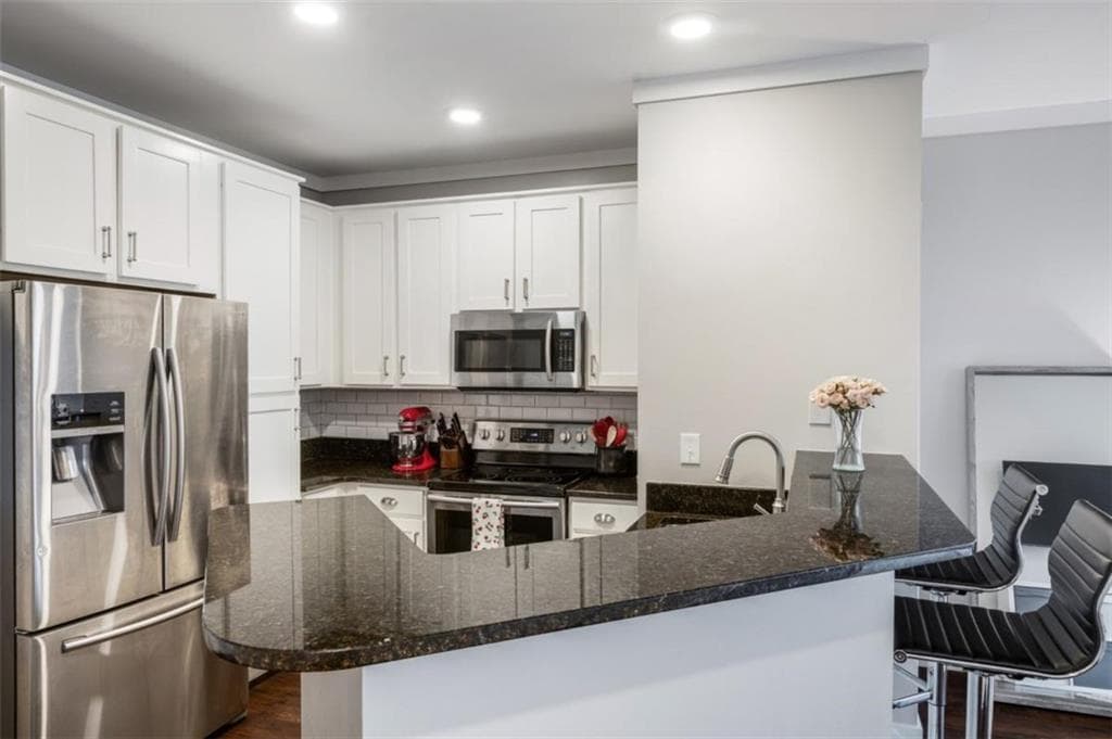 1 bedroom, 1 bathroom, 650 sq ft condominium for sale at 821 Ralph McGill Boulevard 2405, Atlanta, GA 30306 — photo 5