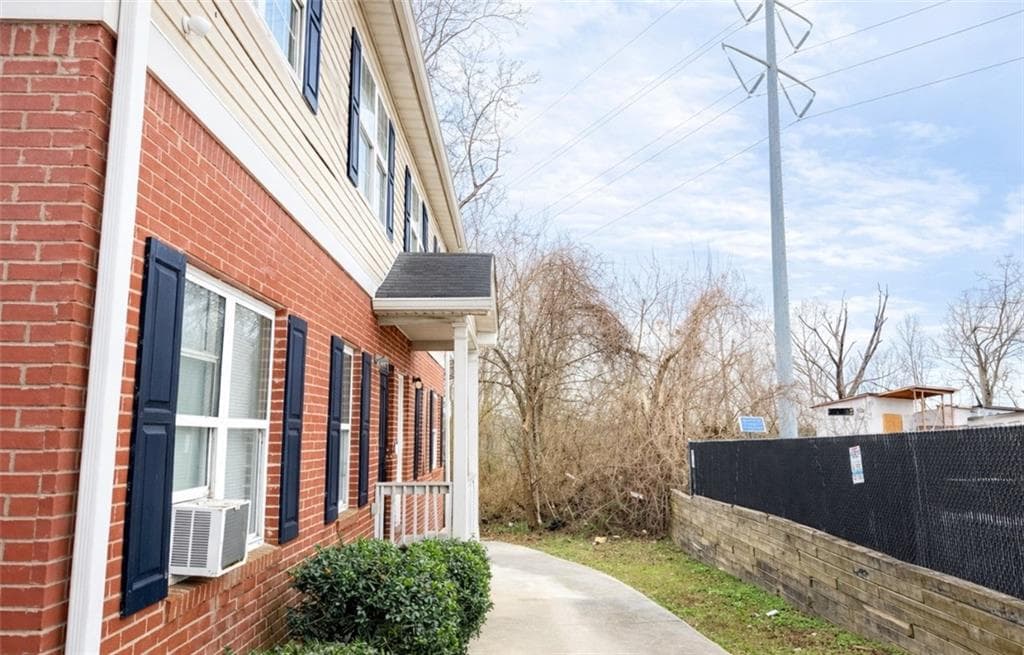 duplex under contract at 308 Anderson Avenue, Atlanta, GA 30314 — photo 3