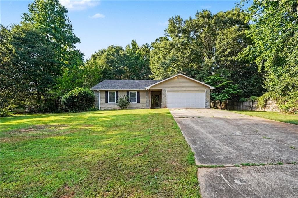3 bedroom, 2 bathroom, 1,580 sq ft single family residence for sale at 2900 Rosecommons Drive, Hampton, GA 30228 — photo 2