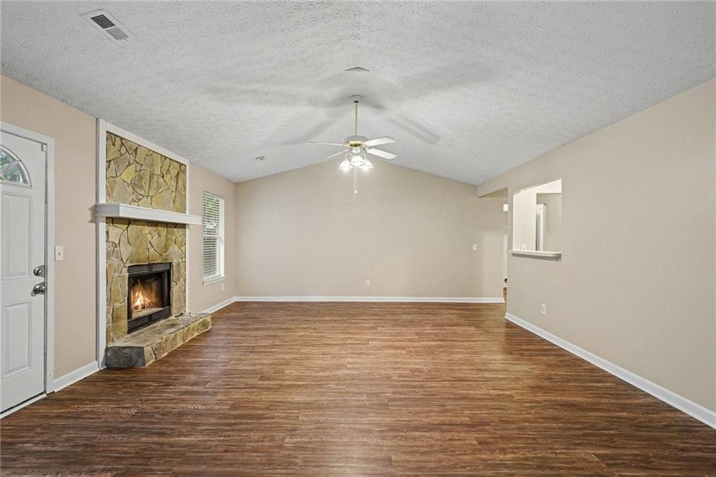 3 bedroom, 2 bathroom, 1,580 sq ft single family residence for sale at 2900 Rosecommons Drive, Hampton, GA 30228 — photo 6