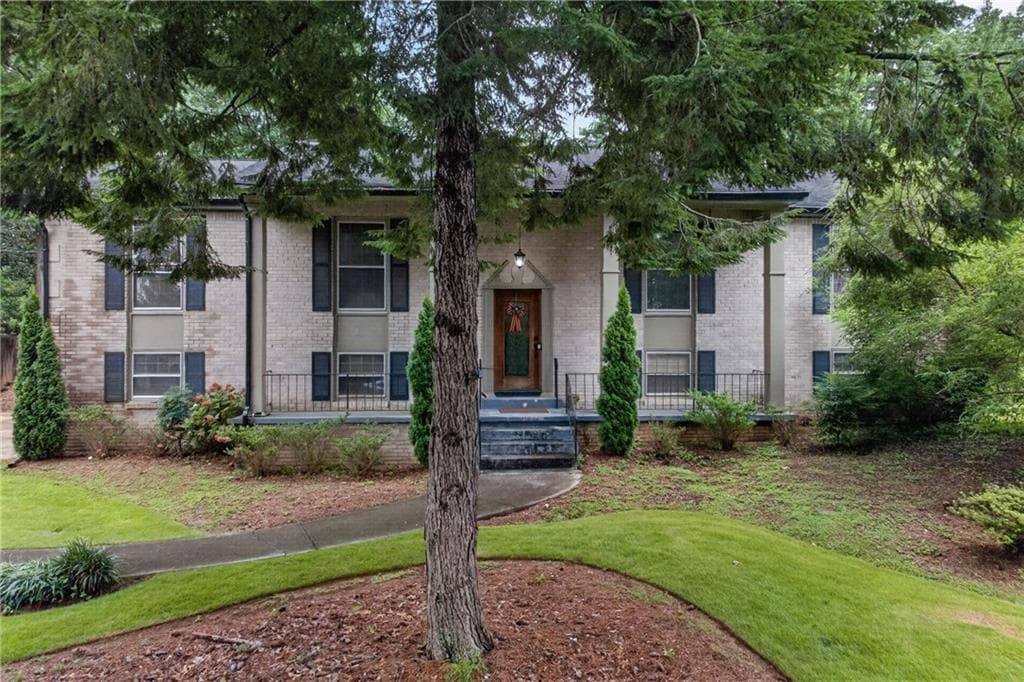 3 bedroom, 3 bathroom, 2,928 sq ft single family residence sold at 2509 Maclaren Circle, Atlanta, GA 30360